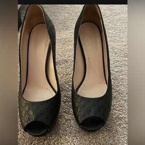 Gucci open toe leather pumps